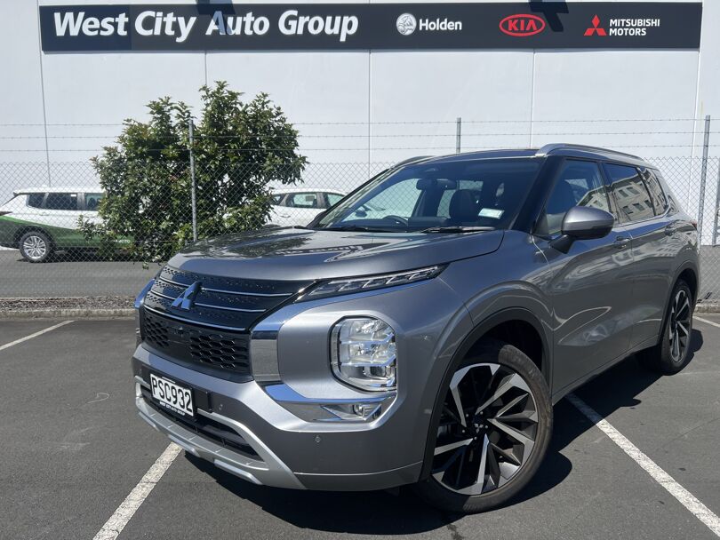 2023 Mitsubishi Outlander 2