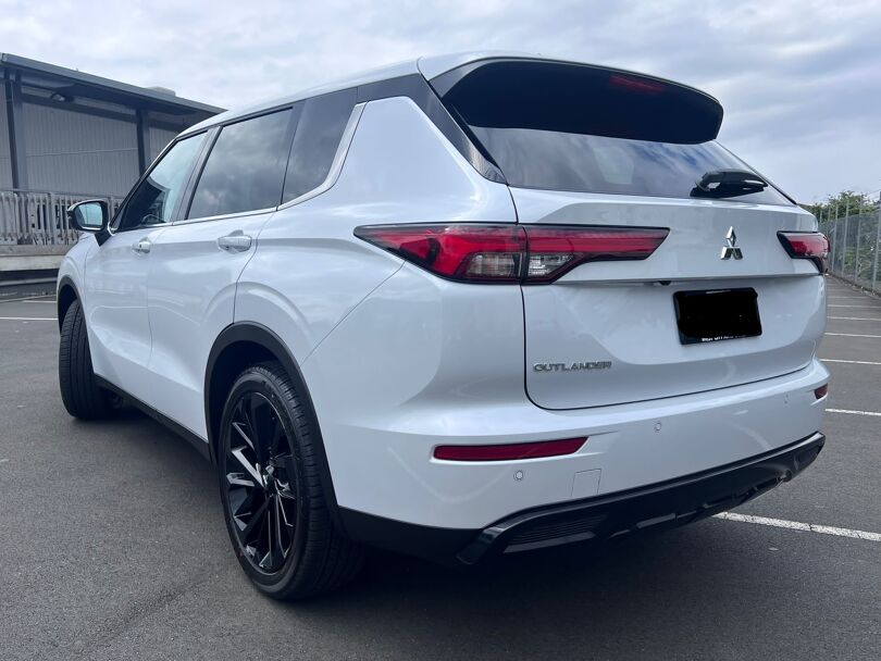 2023 Mitsubishi Outlander 4