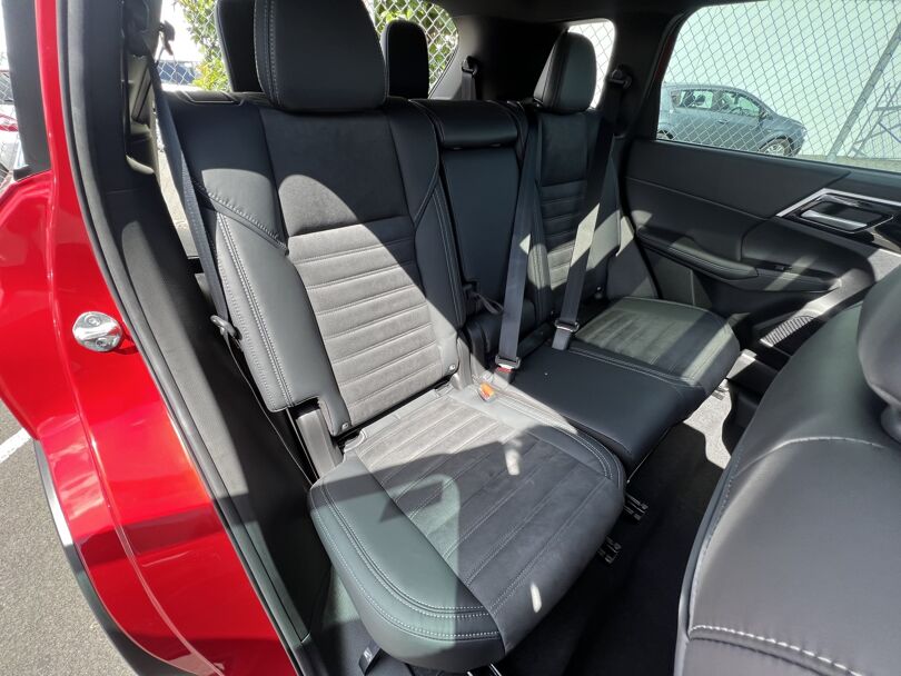 2023 Mitsubishi Outlander 10