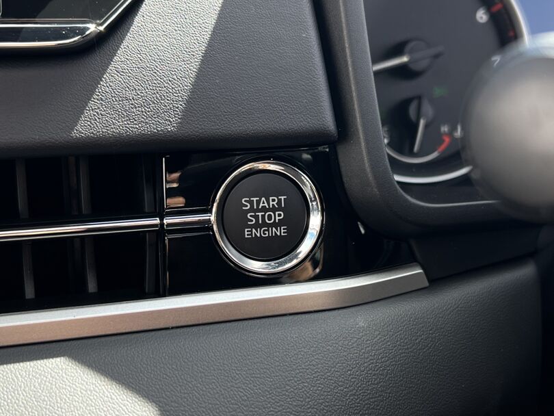 2023 Mitsubishi Outlander 23
