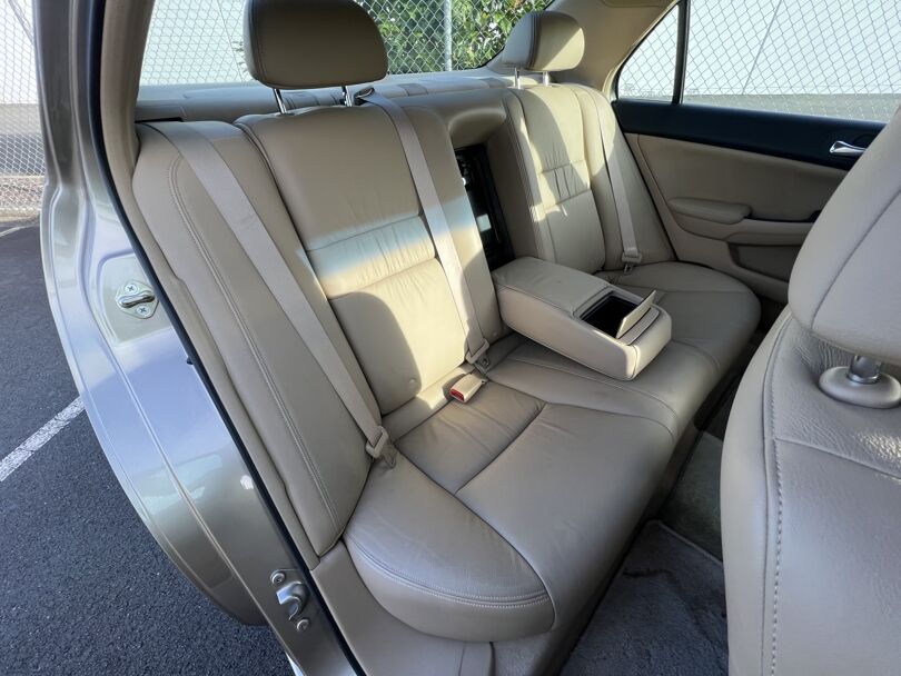 2004 Honda Accord 9