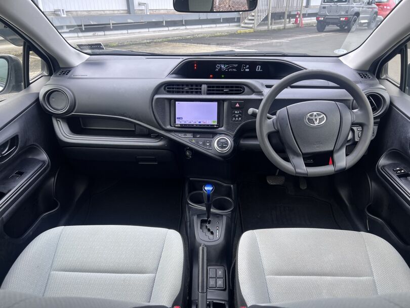 2015 Toyota Aqua 10