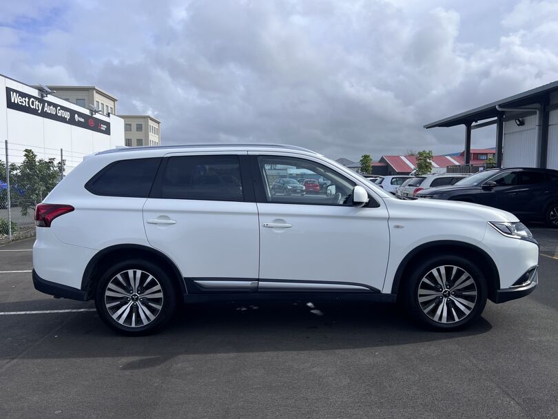 2021 Mitsubishi Outlander 2