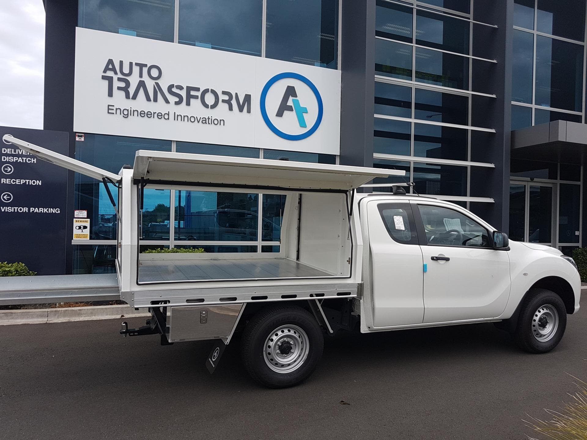 Industrial ute service body fully opening