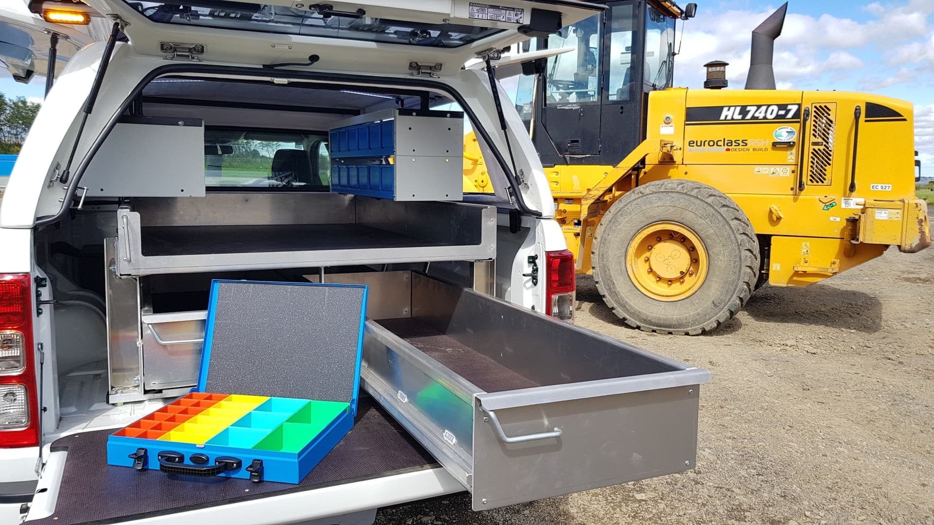 Tool box and sliding tray for technicians ute