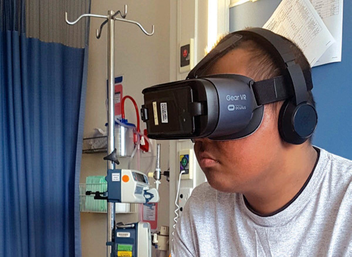 boy VR hospital e