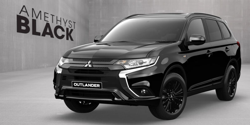 Enjoy all the great features and Factory-Fitted Black Body Kit in any paint option in the Outlander range. 