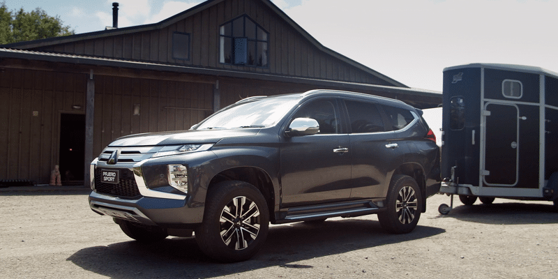 See the many features that make towing simple and safe, like 3.1 tonne towing capacity, trailer stability assist and 8-Speed Automatic Transmission.