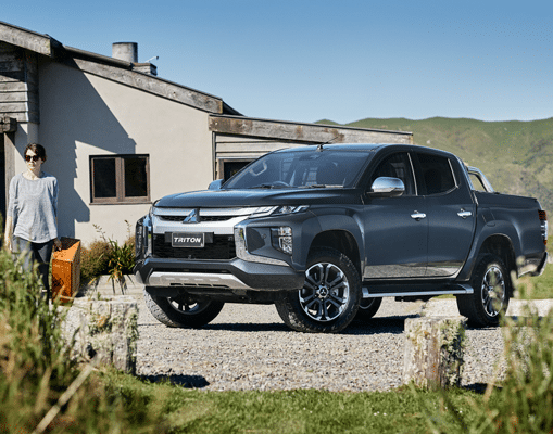 And relax. VRX really delivers on comfort, with leather seats, dual-zone climate control, SDA Audio and a suprisingly plush ride for a beast of a 4WD.